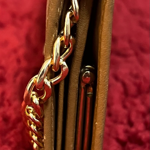 CELINE AUTHENTIC LEATHER LONG BIFOLD WALLET WITH KISS LOCK AND CHAIN. EUC. - Picture 7 of 12